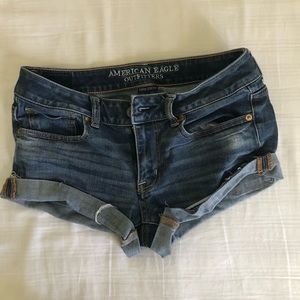 dark wash short shorts!